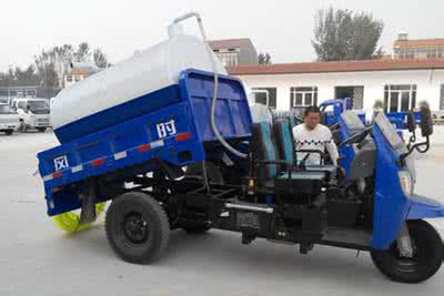 魯品環(huán)衛(wèi)三輪吸糞車(chē)