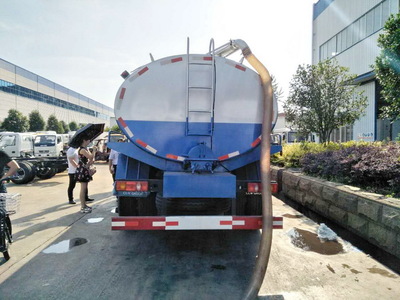 東風(fēng)新款御虎12方吸糞車(chē)